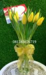 Bunga Vase Valentine 10 Tangkai Tulip Kuning