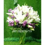 Bunga Vase Valentine Lily Putih